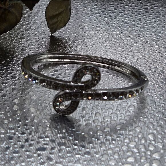 "5/$25" Infinity Silver Tone Rhinestone Sz Small Clip Bangle Bracelet - Picture 2 of 6